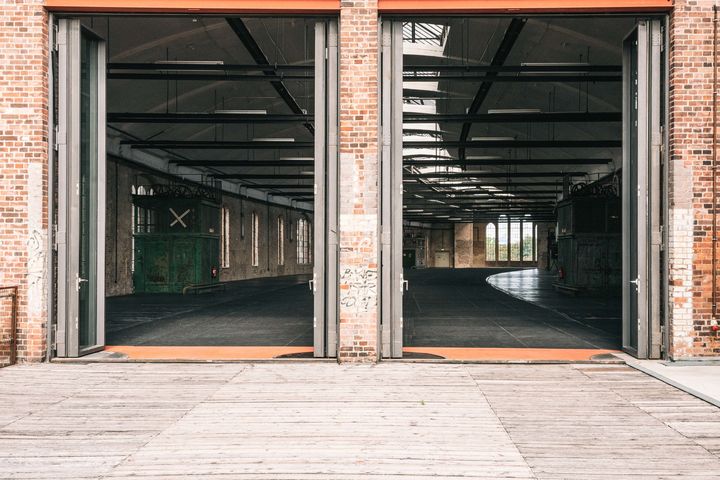 POSTBAHNHOF AM OSTBAHNHOF Entrance Main Hall