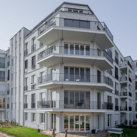 East Balconies Courtyard 2